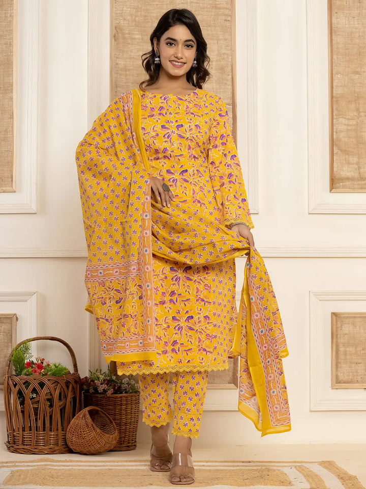 Yellow-Cotton-Printed-Pakistani-Style-3-Piece-Kurta-Set