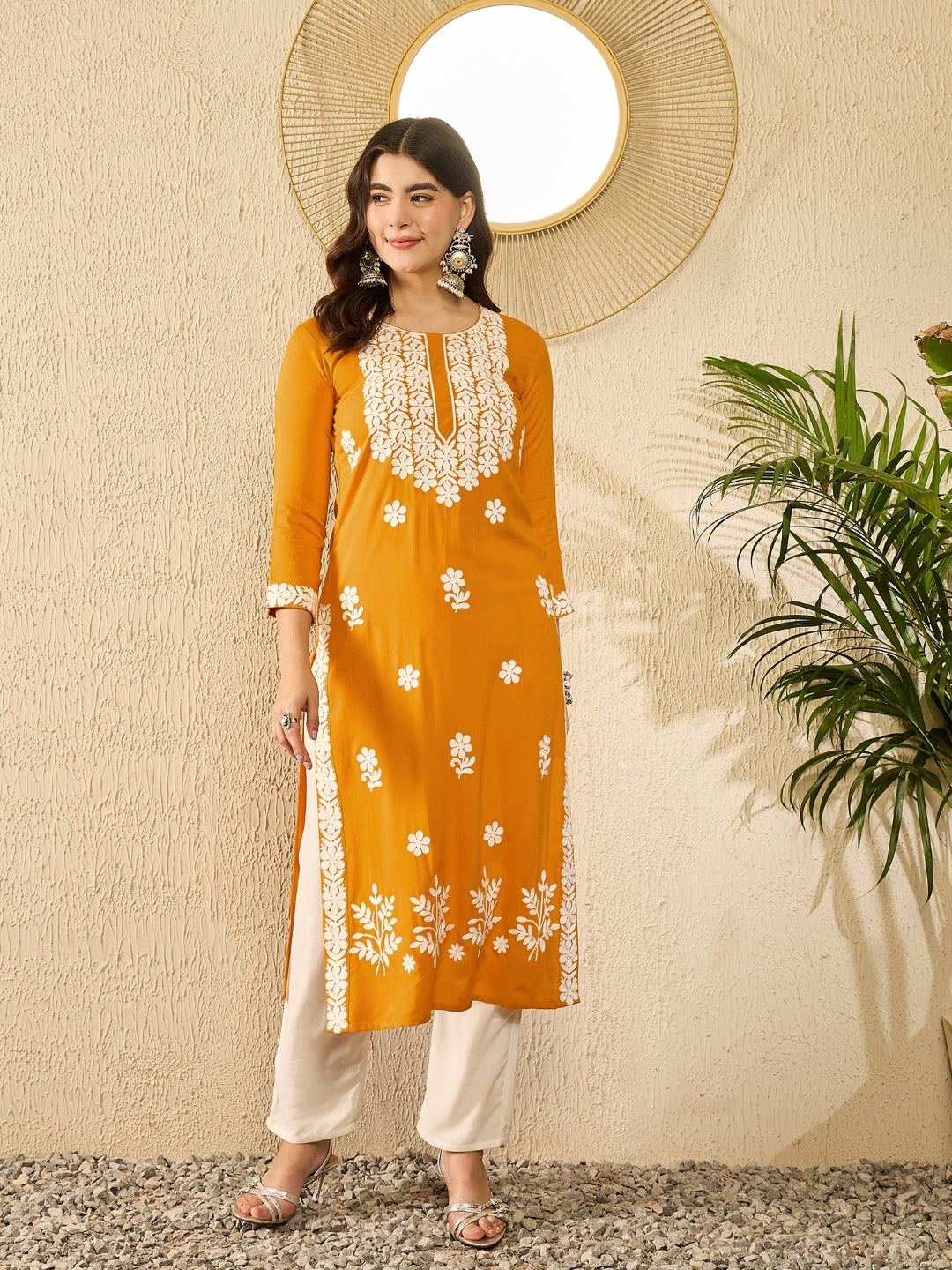 ZERESOUQ-Yellow-Viscose-Rayon-Solid-Embroidered-Straight-Kurta