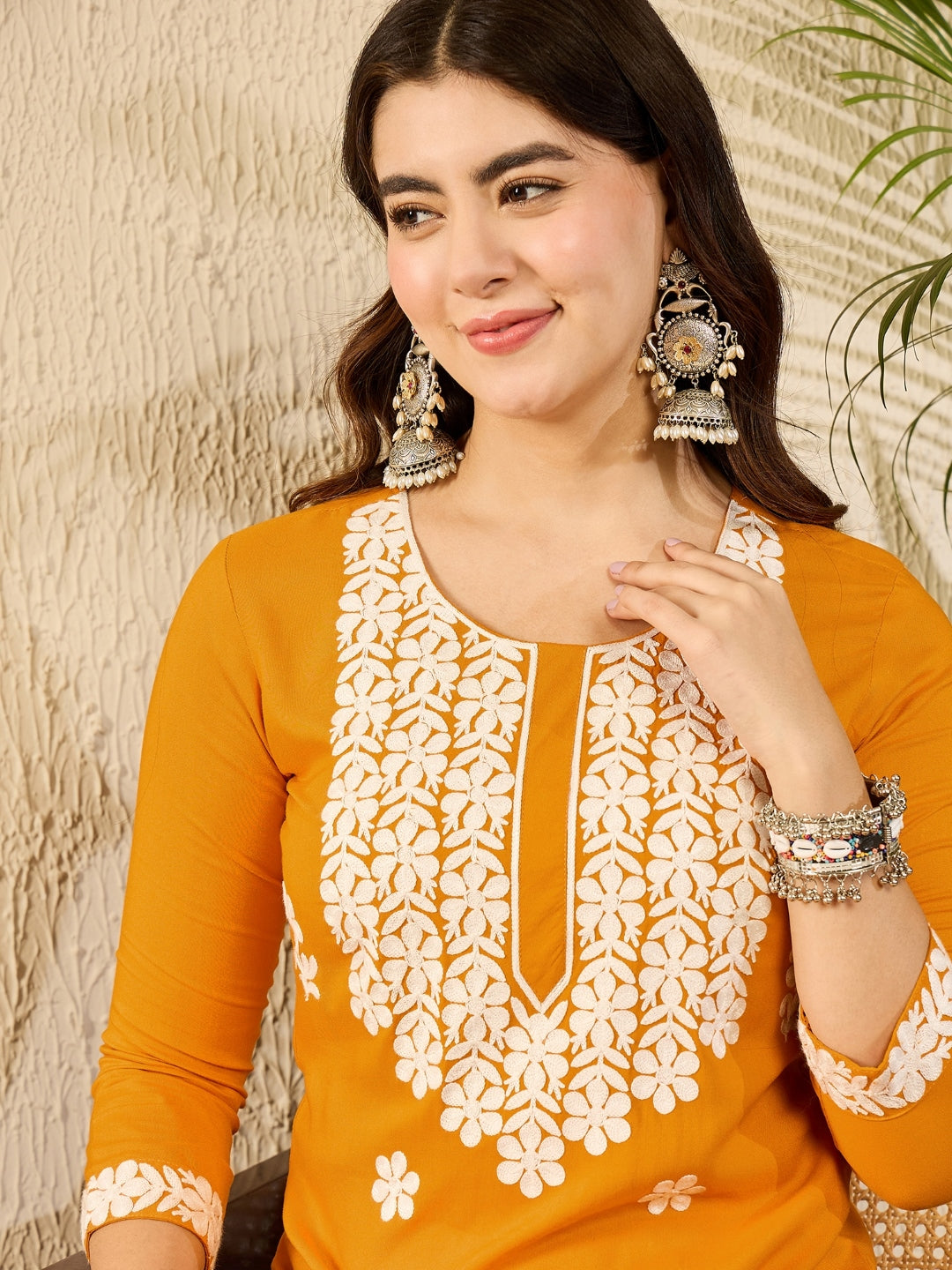 ZERESOUQ-Yellow-Viscose-Rayon-Solid-Embroidered-Straight-Kurta