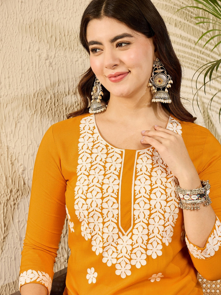 ZERESOUQ-Yellow-Viscose-Rayon-Solid-Embroidered-Straight-Kurta