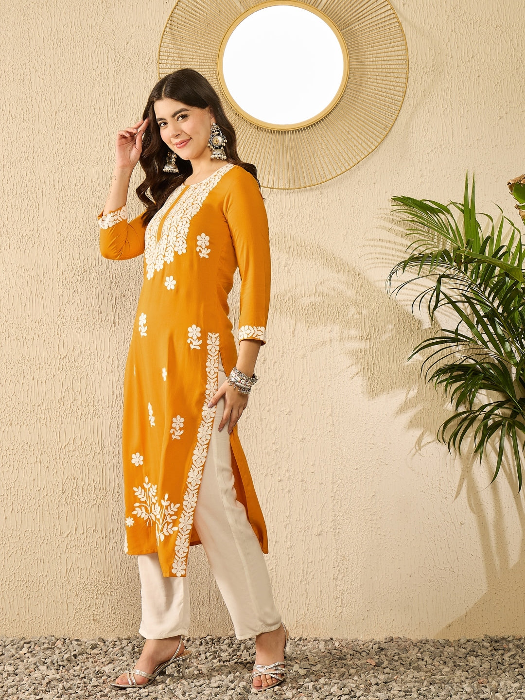 ZERESOUQ-Yellow-Viscose-Rayon-Solid-Embroidered-Straight-Kurta