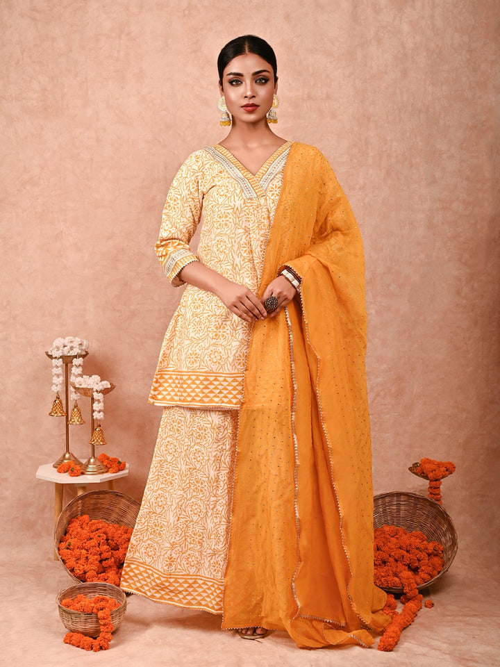 ZERESOUQ-Yellow-Zeenat-Chanderi-Silk-Kurta-Set-With-Dupatta-(Set-Of-3)