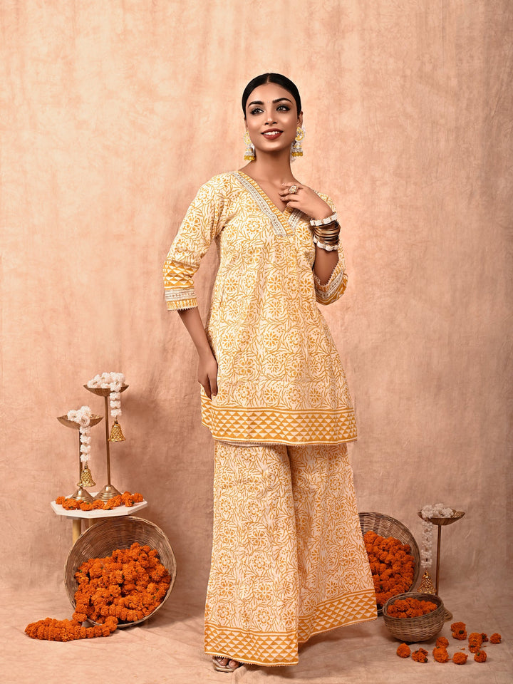 ZERESOUQ-Yellow-Zeenat-Chanderi-Silk-Kurta-Set-(Set-Of-2)