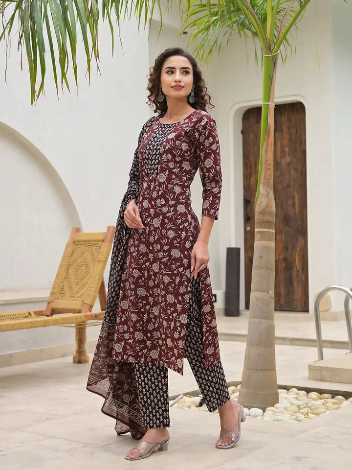 Maroon-Cotton-Piping-On-Yoke-Floral-Print-3-Piece-Kurta-Set