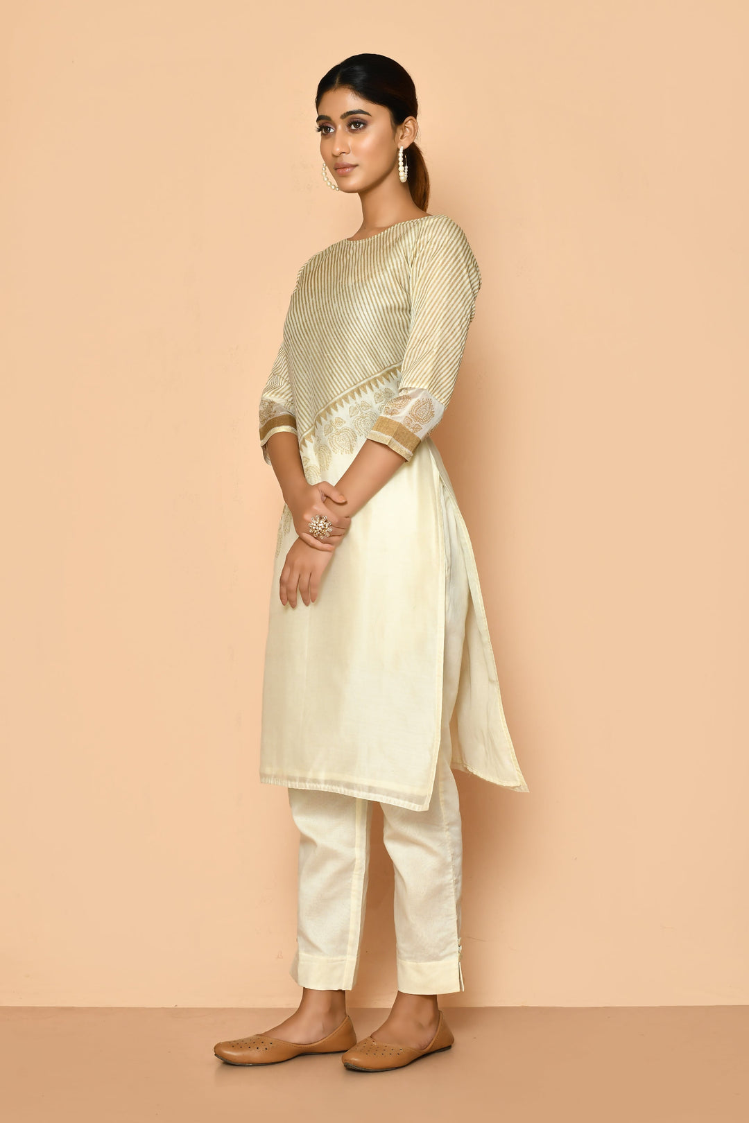 ZERESOUQ-Zeba-Ivory-Handloom-Maheshwari-Silk-Kurta-Set