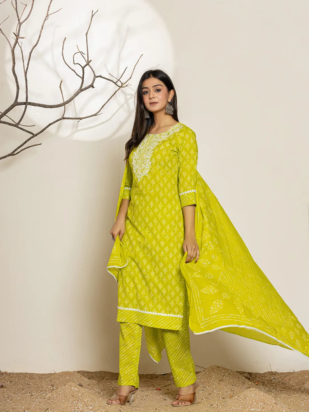 Green-Cotton-Ethnic-Motifs-Straight-3-Piece-Kurta-Set