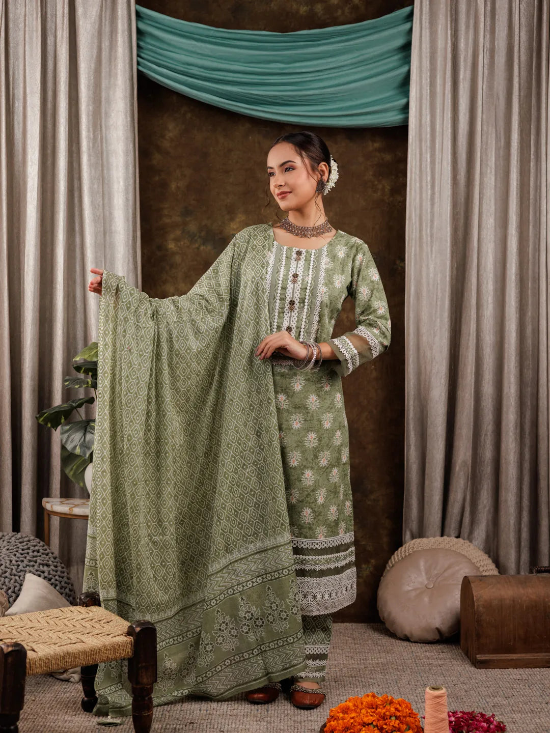 Green-Cotton-Ethnic-Motifs-Lace-Detailed-3-Piece-Kurta-Set