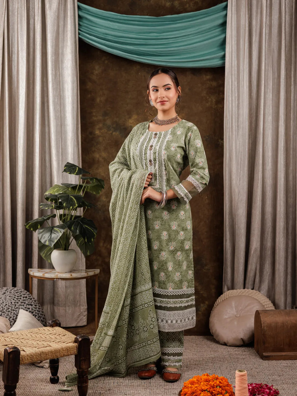 Green-Cotton-Ethnic-Motifs-Lace-Detailed-3-Piece-Kurta-Set