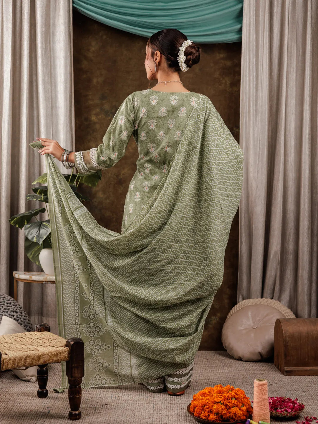 Green-Cotton-Ethnic-Motifs-Lace-Detailed-3-Piece-Kurta-Set