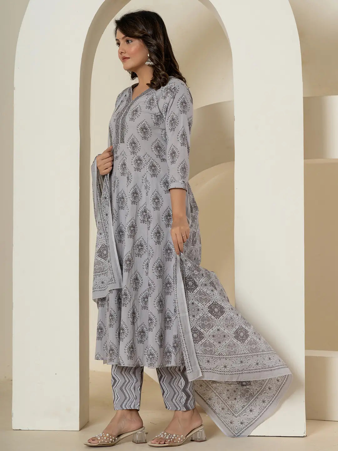 Grey-Cotton-Ethnic-Motifs-3-Piece-Kurta-Set