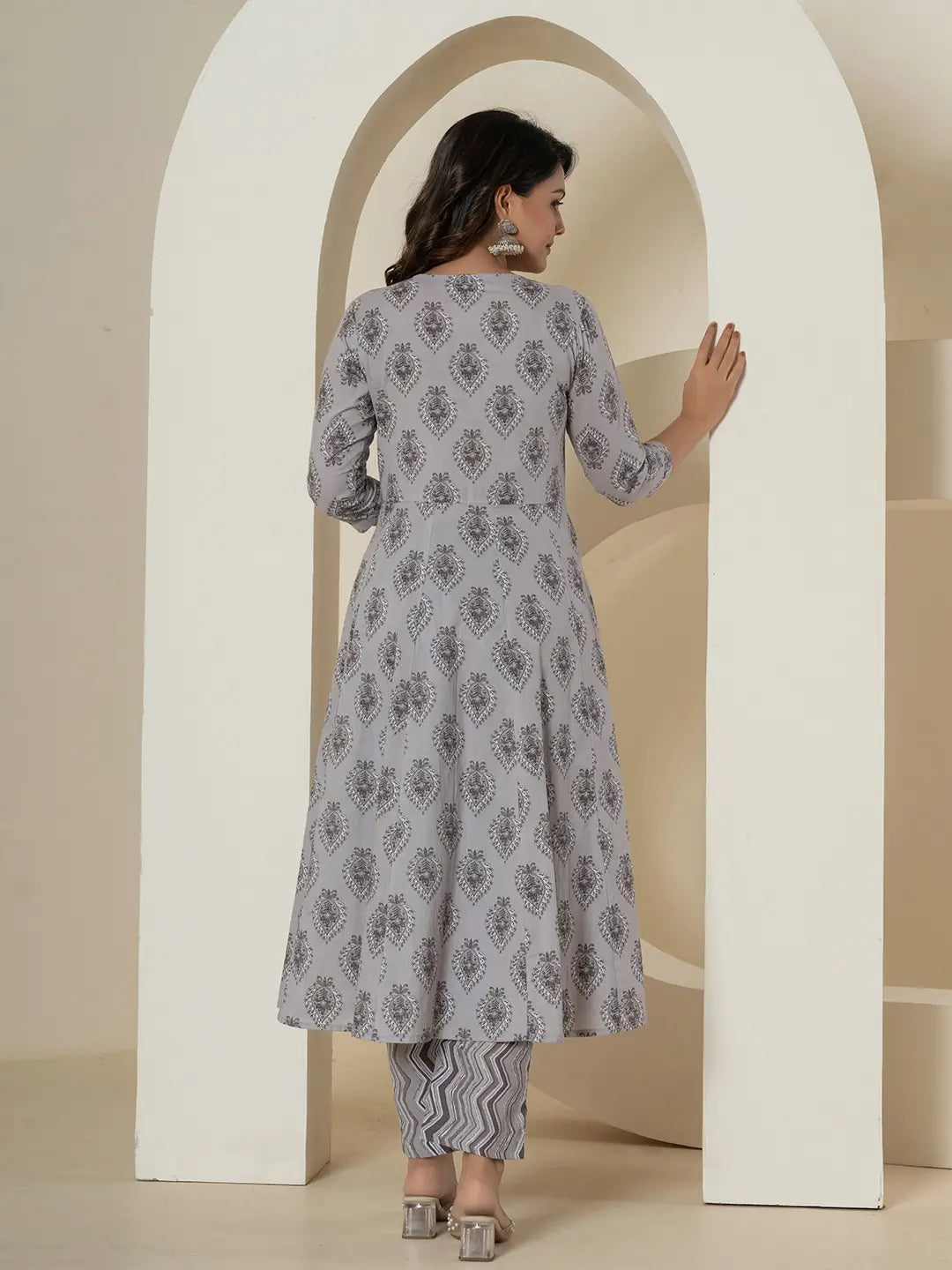 Grey-Cotton-Ethnic-Motifs-3-Piece-Kurta-Set