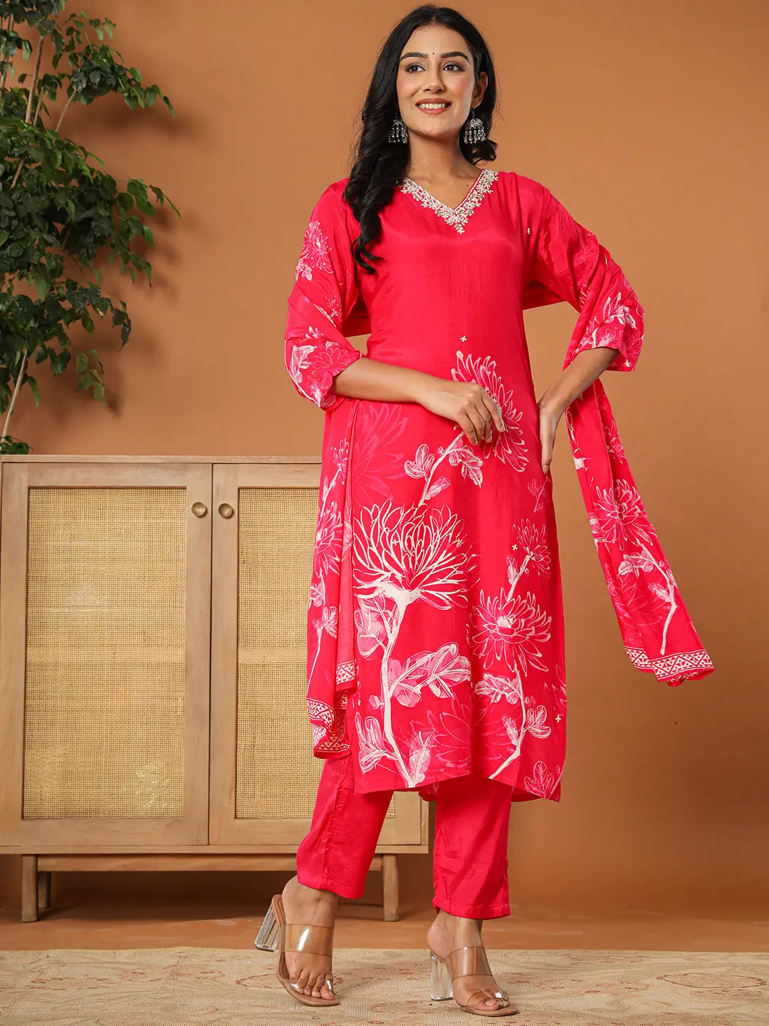 Pink-Muslin-Hand-Embroidery-3-Piece-Kurta-Set