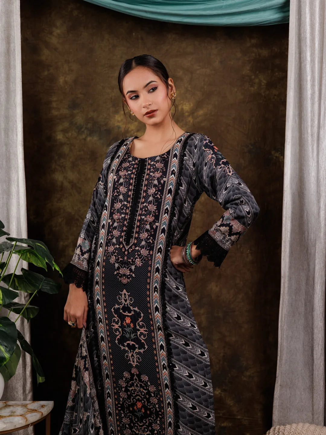 Pure-Muslin-Silk-Black-Ethnic-Motifs-3-Piece-Kurta-Set