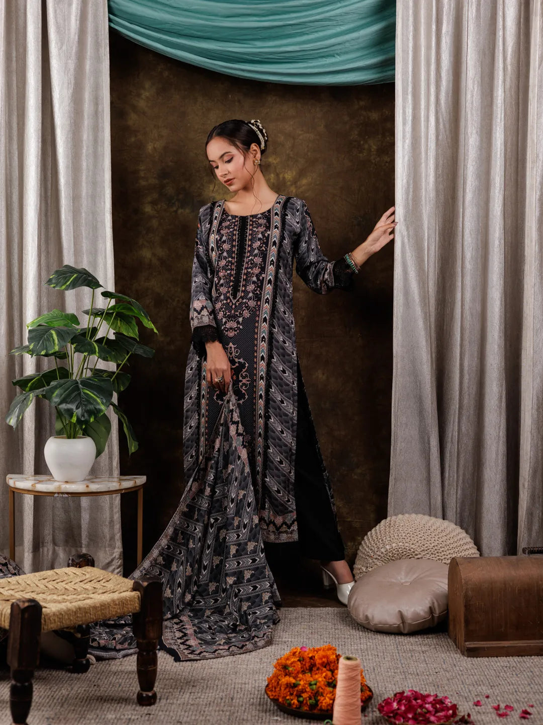 Pure-Muslin-Silk-Black-Ethnic-Motifs-3-Piece-Kurta-Set