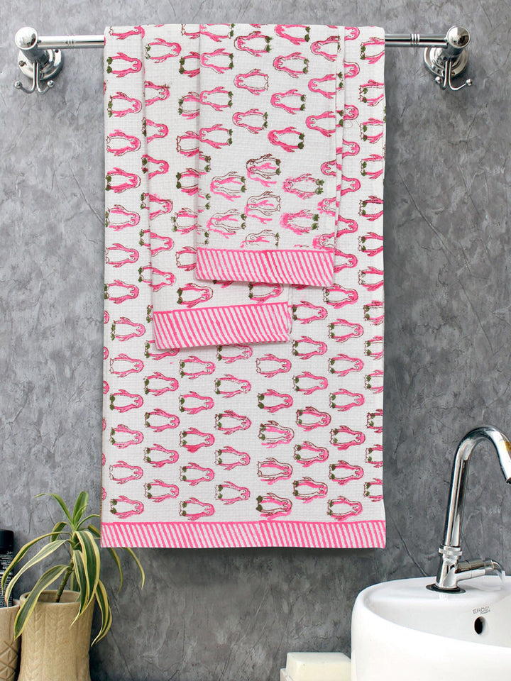 White-&-Pink-Waffle-Cotton-Penguin-Print-Towels-Gift-Set