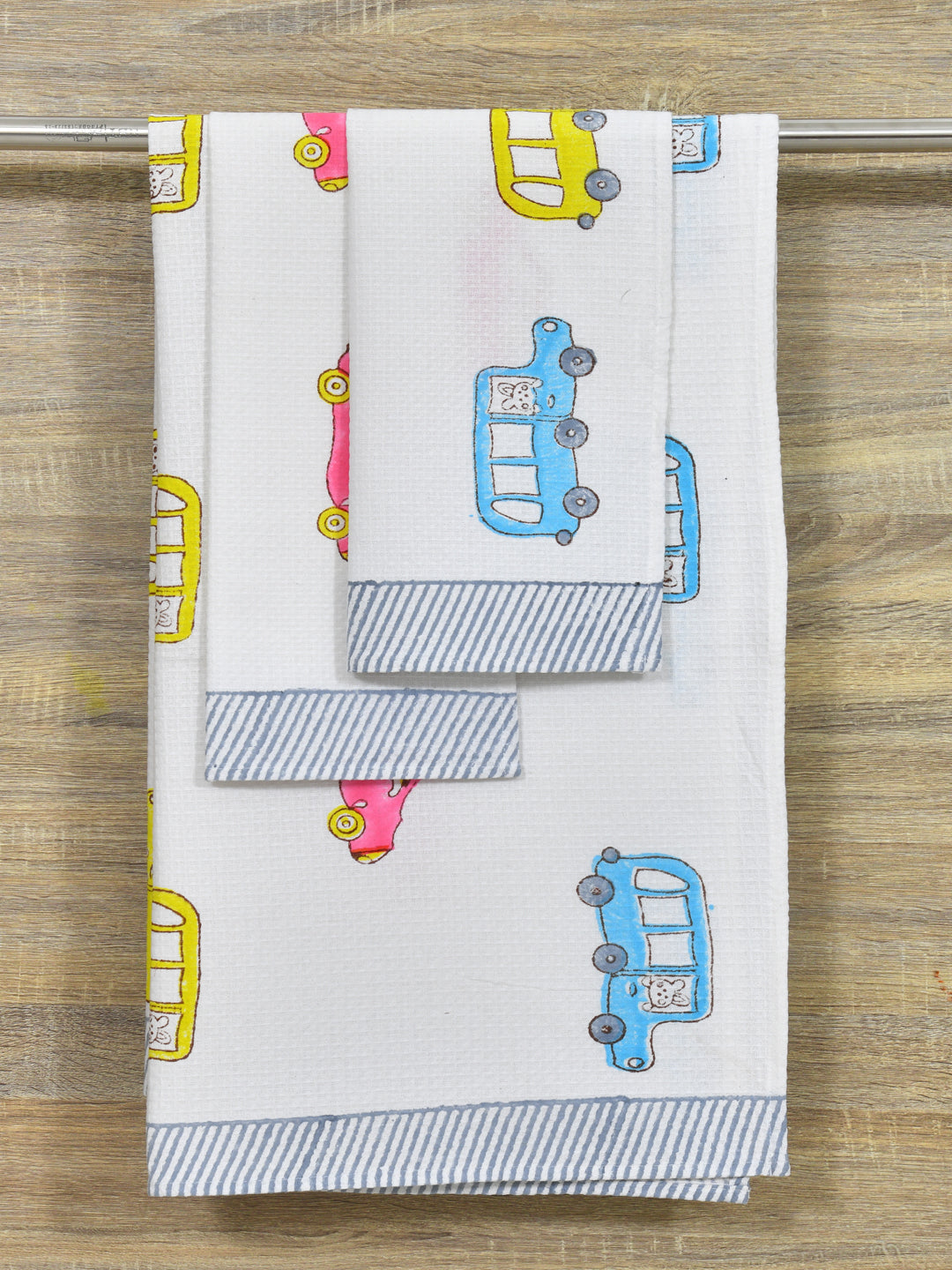 White-&-Multicolor-Waffle-Cotton-Car-Print-Towels-Gift-Set