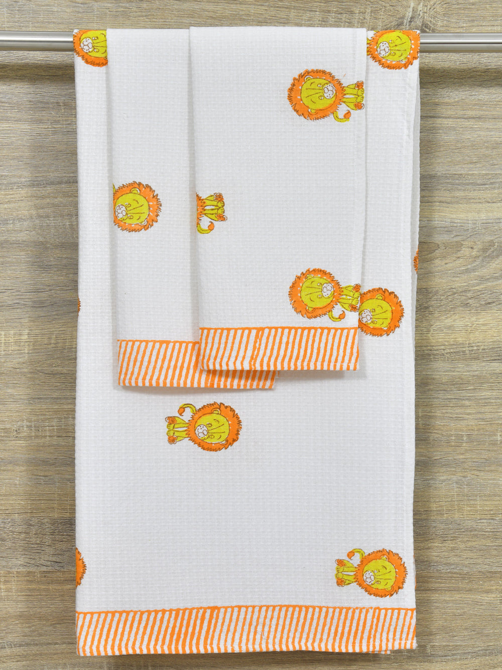 White-&-Orange-Waffle-Cotton-Lion-Print-Towels-Gift-Set