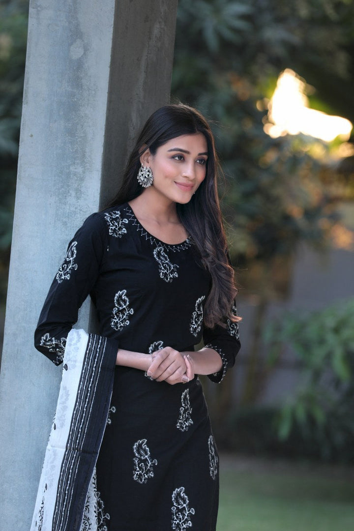 Black-&-White-Printed-Fancy-3-Piece-Kurta-Set