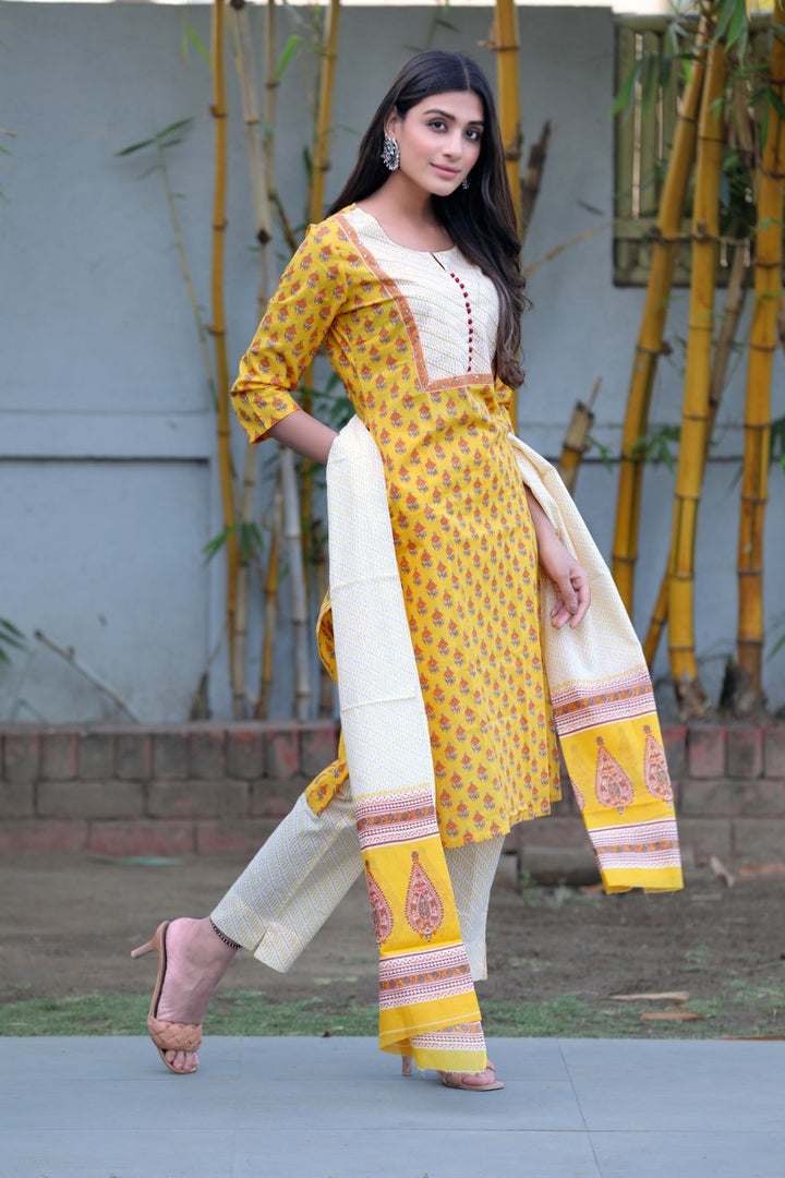 Yellow-&-White-Cotton-Printed-Fancy-Kurta-&-Palazzo