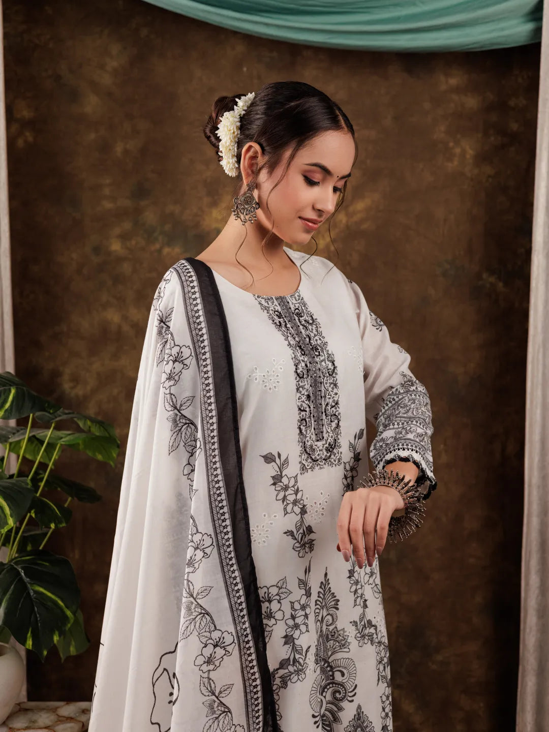 White-Cotton-Ethnic-Motifs-Straight-3-Piece-Kurta-Set