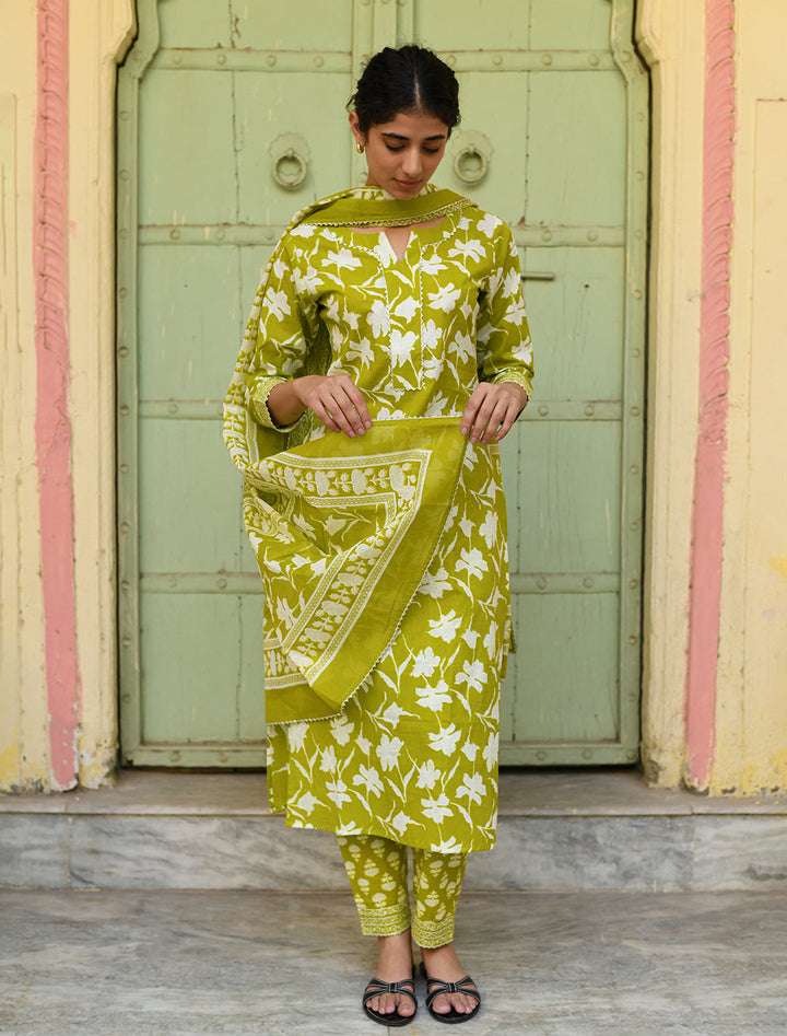 rangeelo-Floral-Printed-Regular-Pure-Cotton-Kurta-With-Trousers-&-Dupatta-RO195GREEN