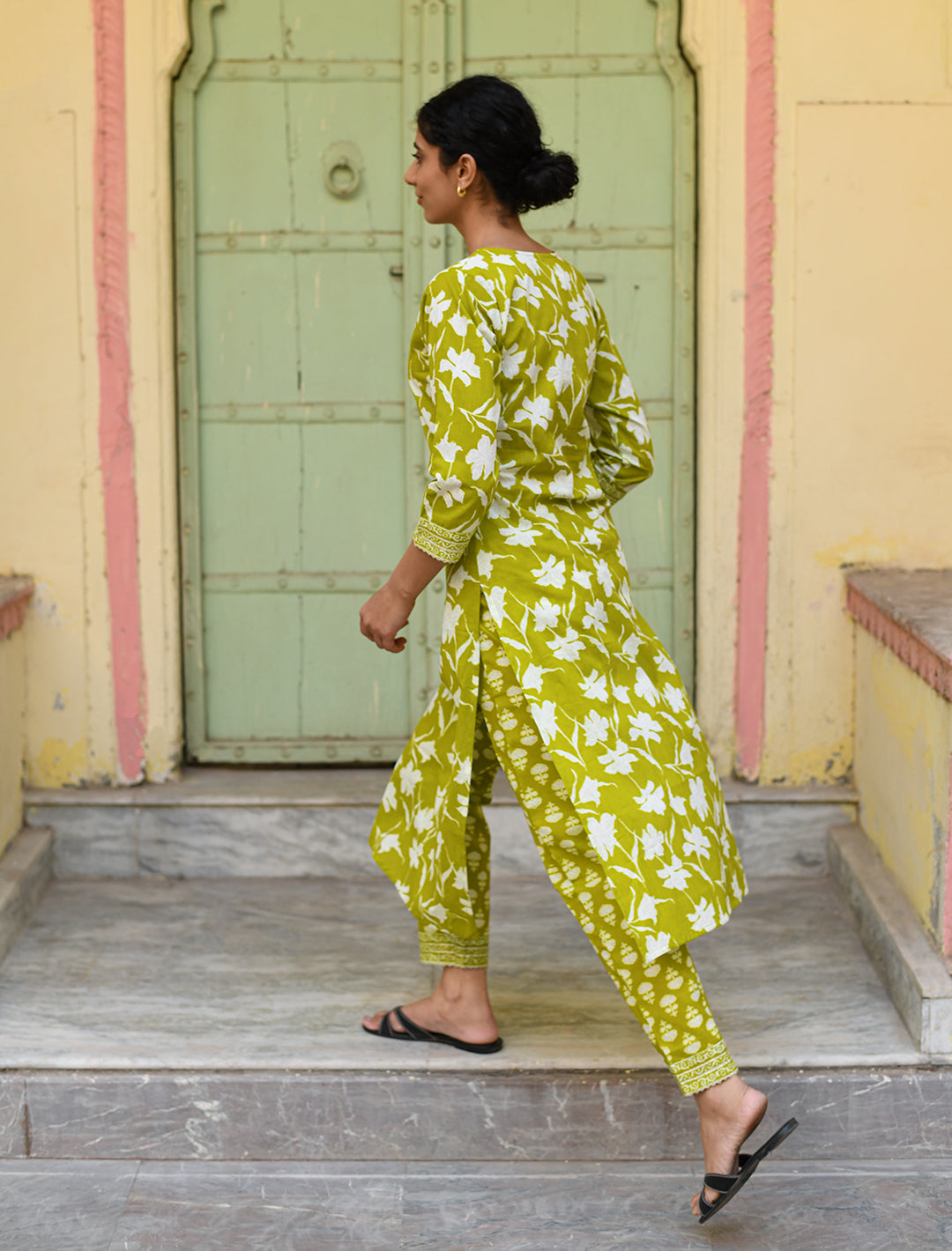 rangeelo-Floral-Printed-Regular-Pure-Cotton-Kurta-With-Trousers-&-Dupatta-RO195GREEN