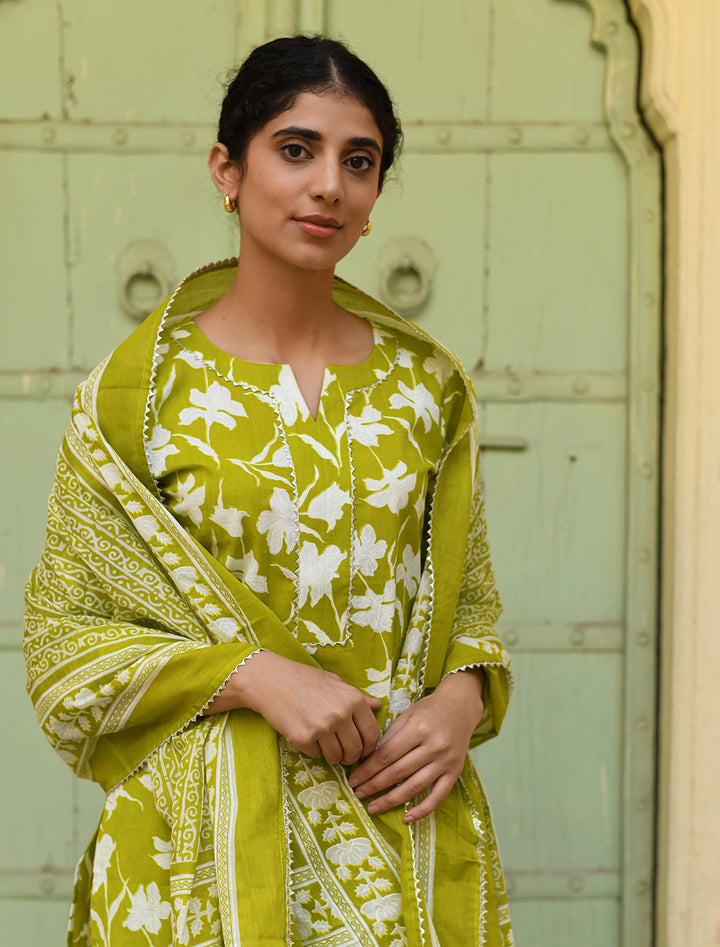 rangeelo-Floral-Printed-Regular-Pure-Cotton-Kurta-With-Trousers-&-Dupatta-RO195GREEN