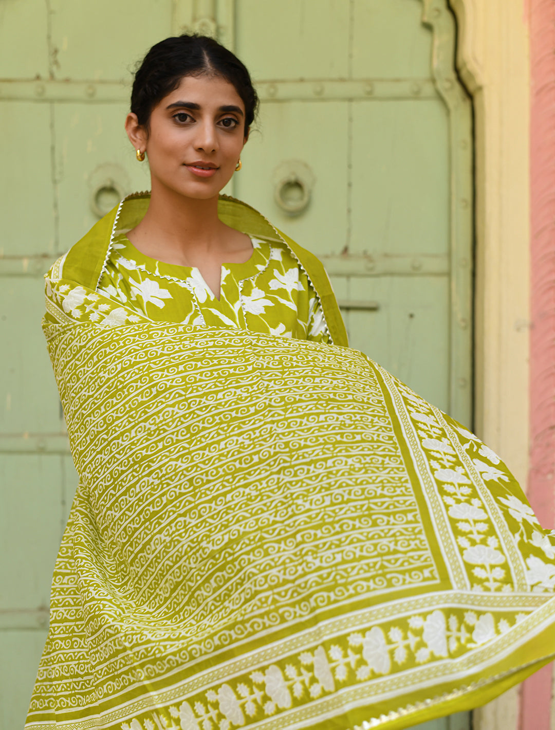 rangeelo-Floral-Printed-Regular-Pure-Cotton-Kurta-With-Trousers-&-Dupatta-RO195GREEN