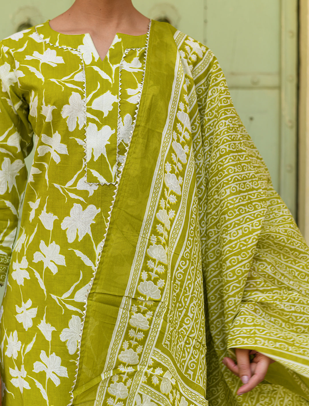 rangeelo-Floral-Printed-Regular-Pure-Cotton-Kurta-With-Trousers-&-Dupatta-RO195GREEN