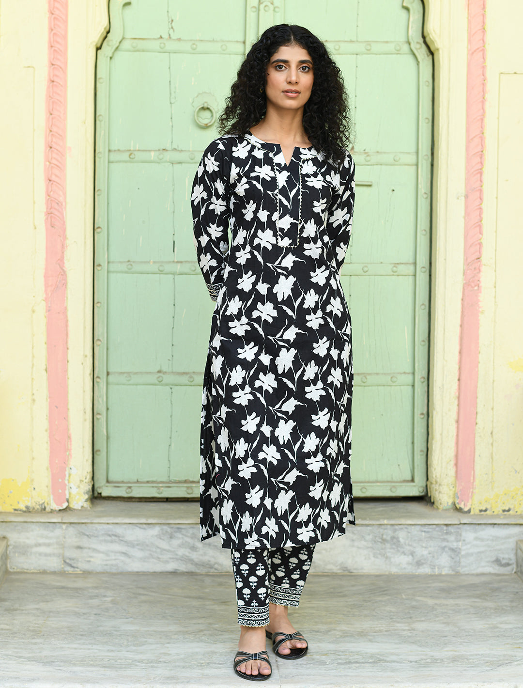 rangeelo-Floral-Printed-Regular-Pure-Cotton-Kurta-With-Trousers-&-Dupatta-RO195BLACK