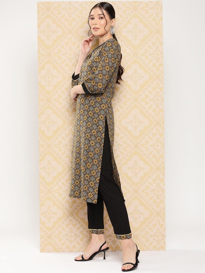 Geometric-Printed-Regular-Pure-Cotton-Kurta-With-Trousers-1400SETBR