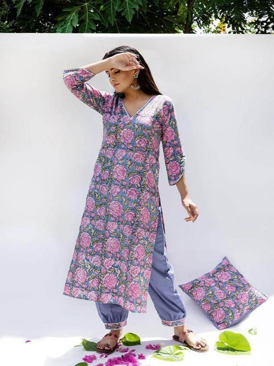 Baiguni-Loose-Kurta-With-Pants-(Set-Of-3)