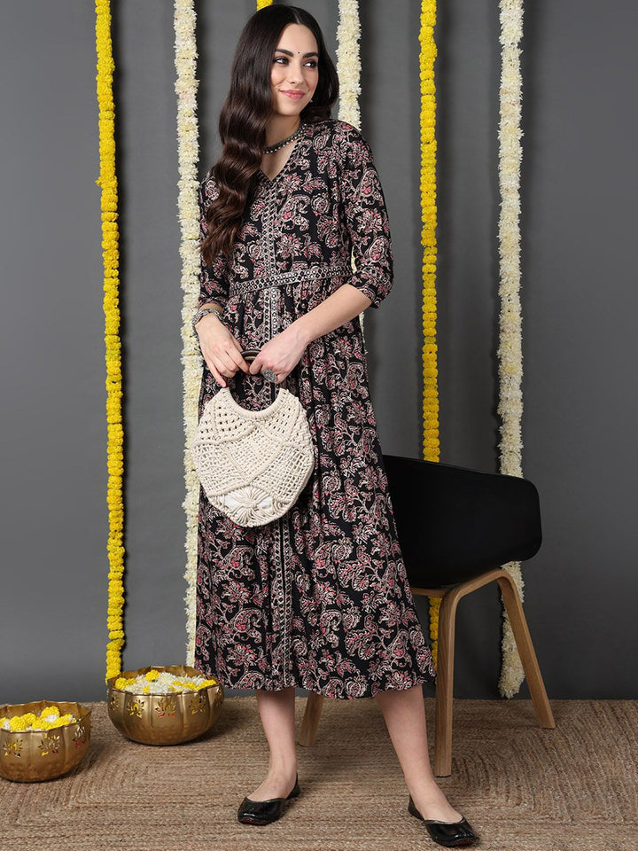 ZERESOUQ-Black-Viscose-Rayon-Floral-Printed-A-Line-Kurta
