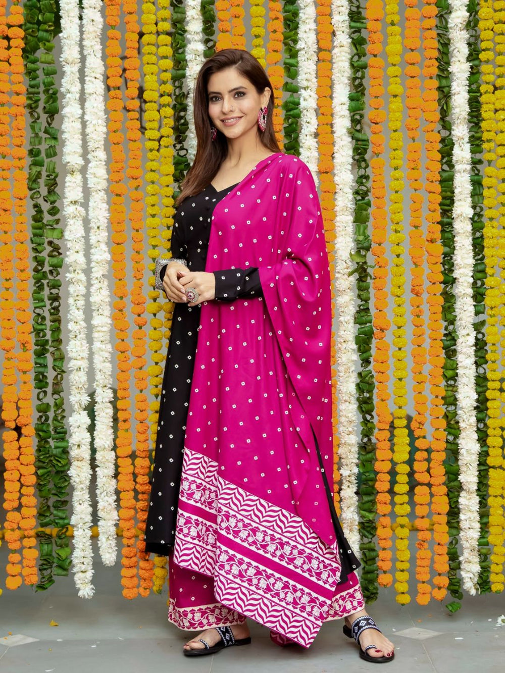 Black-&-Pink-Buttoned-Kurta-Dupatta-Pant-Set