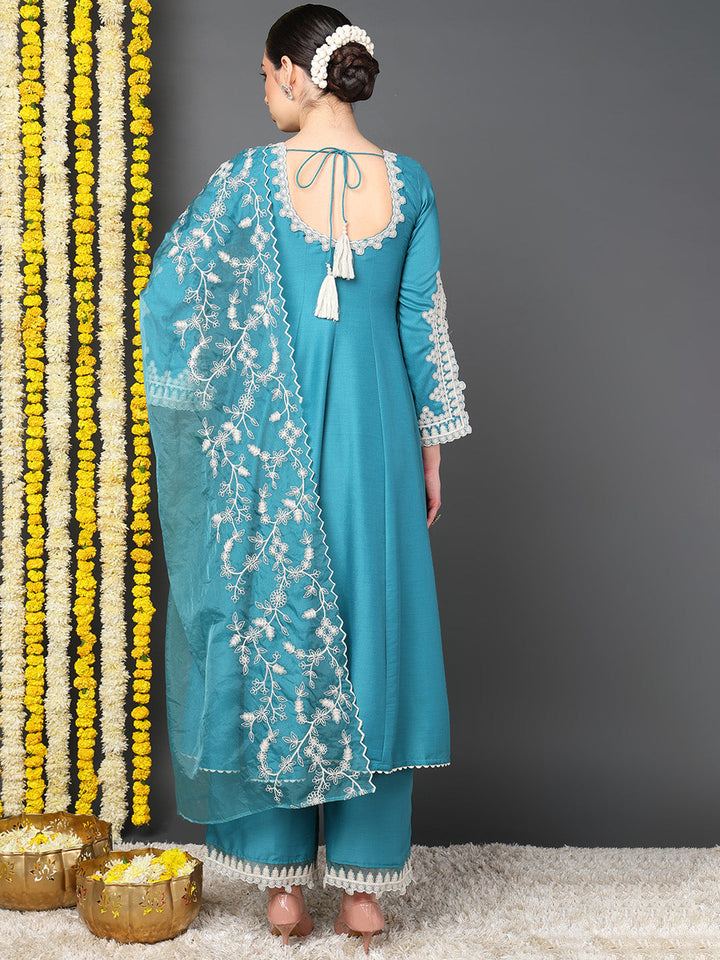 ZERESOUQ-Blue-Silk-Blend-Solid-Embroidered-Flared-Kurta-Trouser-With-Dupatta