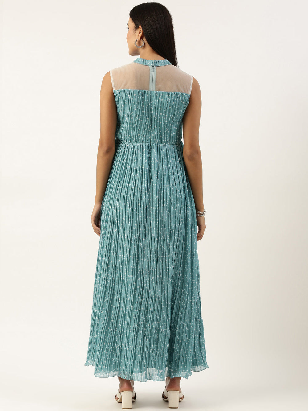 Blue-&-White-Printed-Pleated-Georgette-Gown