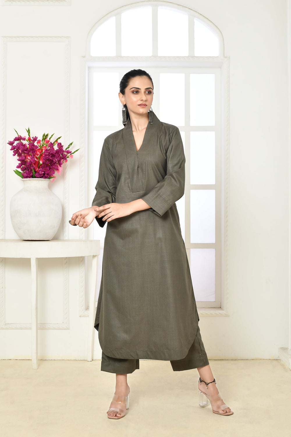 ZERESOUQ-Dark-Grey-Cotton-Slub-Kurta-and-Pant-Set