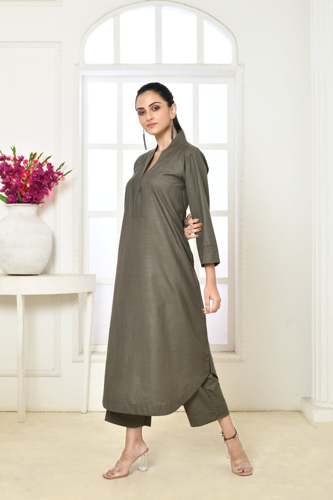 ZERESOUQ-Dark-Grey-Cotton-Slub-Kurta-and-Pant-Set