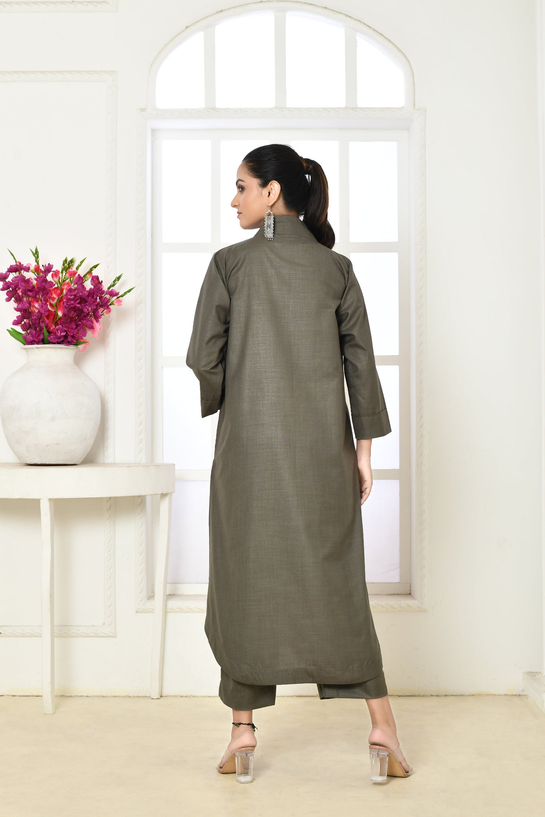 ZERESOUQ-Dark-Grey-Cotton-Slub-Kurta-and-Pant-Set