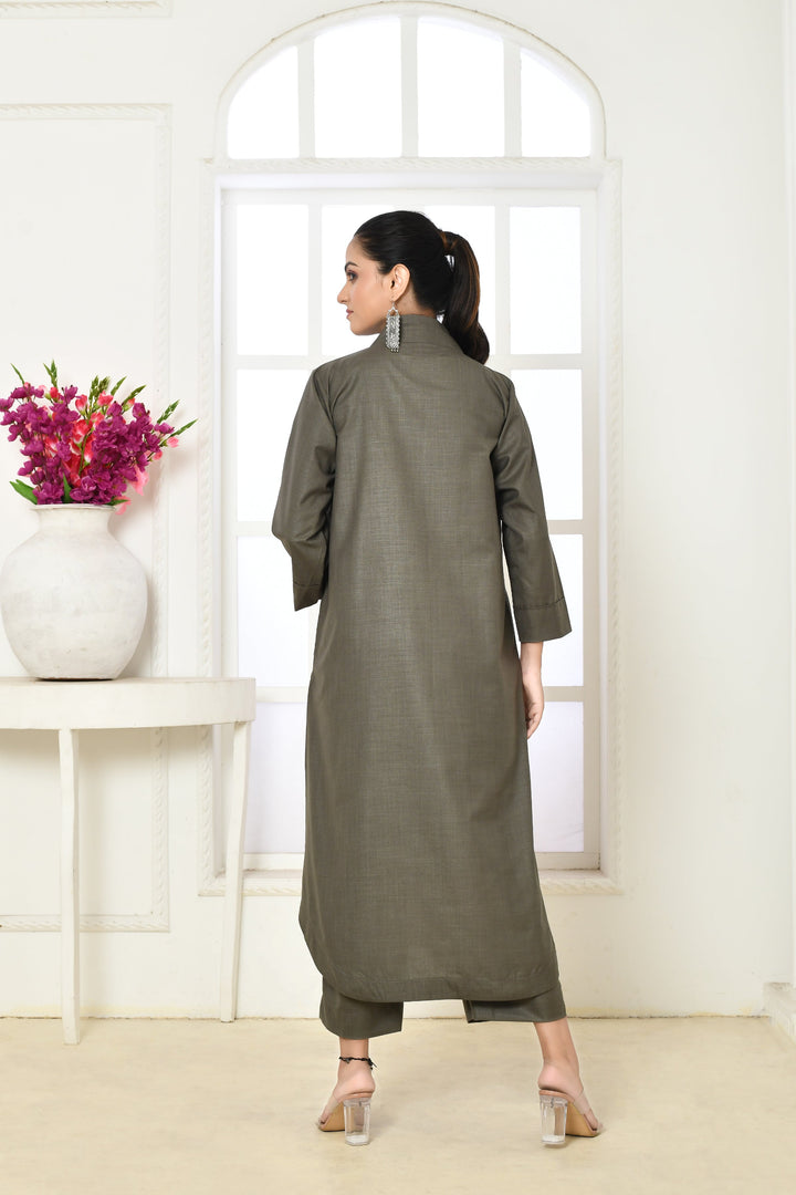 ZERESOUQ-Dark-Grey-Cotton-Slub-Kurta-and-Pant-Set