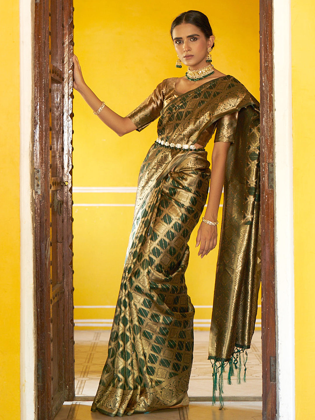 Green Ethnic Woven Motifs Kanjeevaram Organza Royal Saree