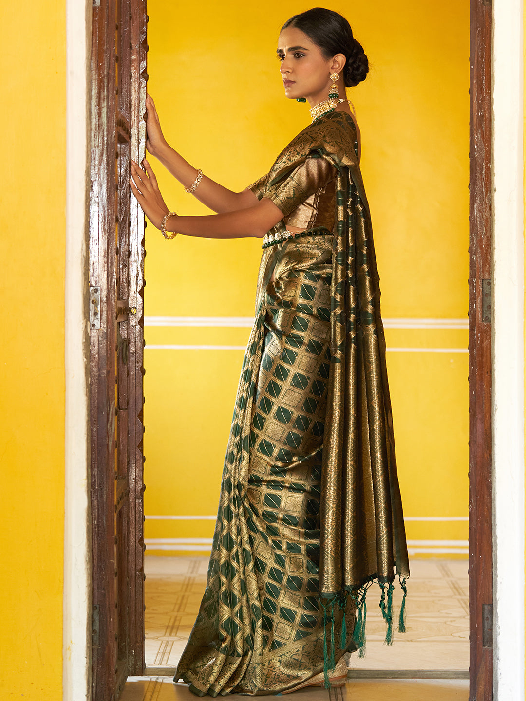 Green Ethnic Woven Motifs Kanjeevaram Organza Royal Saree