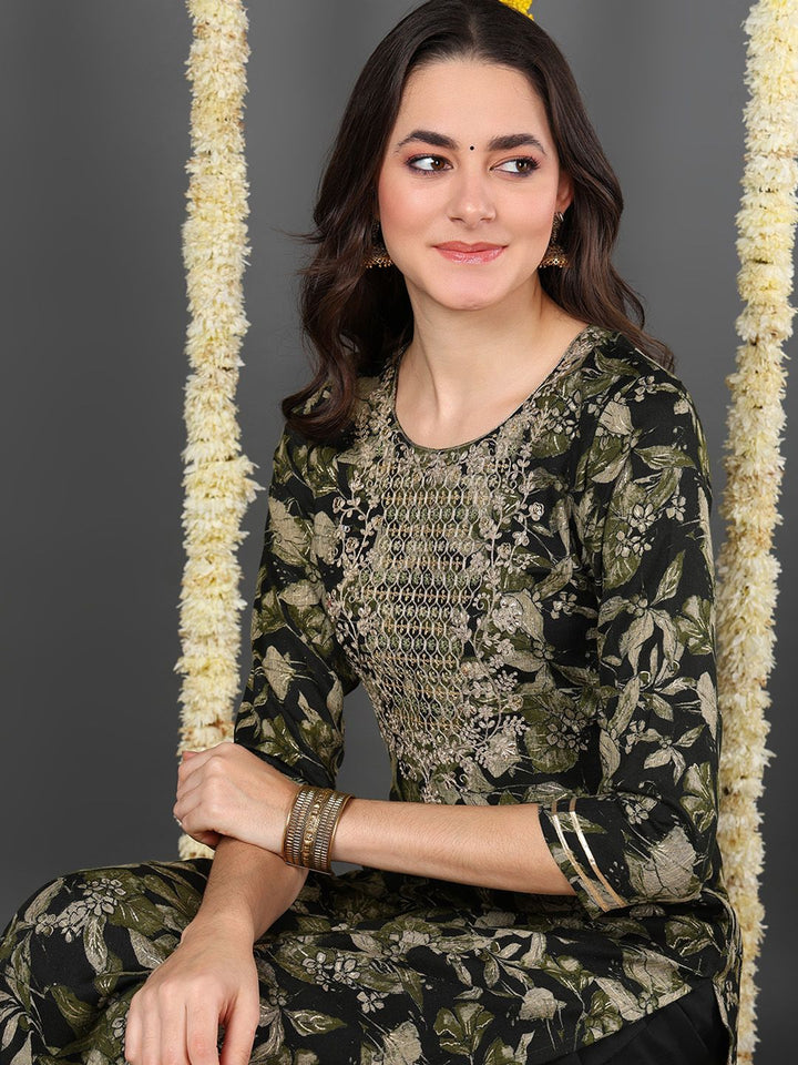 Green Silk Blend Floral Printed Round Neck Straight Kurta