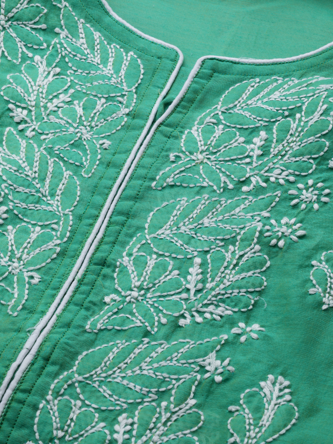 Green & White Embroidered Chikankari Chanderi Kurta