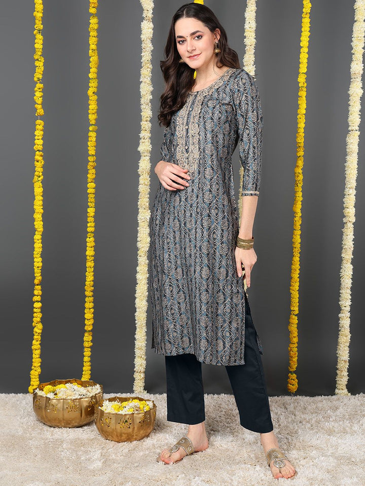 ZERESOUQ-Grey-Chanderi-Silk-Floral-Printed-Straight-Kurta