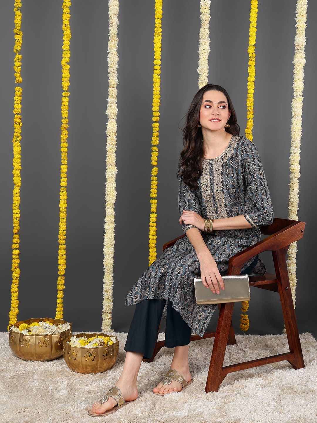 ZERESOUQ-Grey-Chanderi-Silk-Floral-Printed-Straight-Kurta