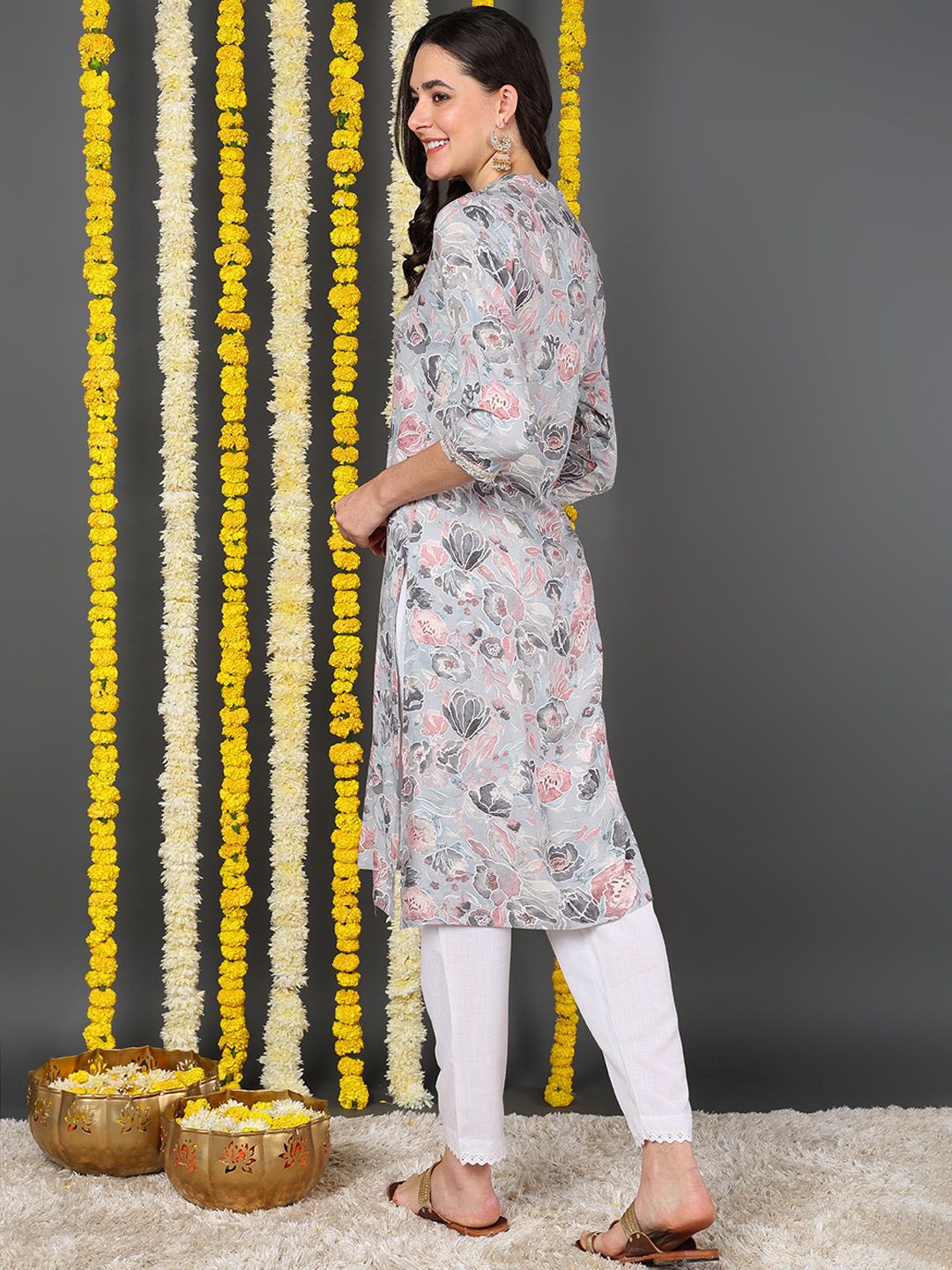 ZERESOUQ-Grey-Viscose-Rayon-Floral-Printed-Straight-Kurta