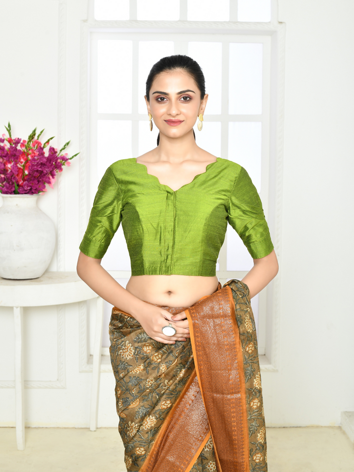 Kelly Green Elbow Length Scallop Neck Blouse