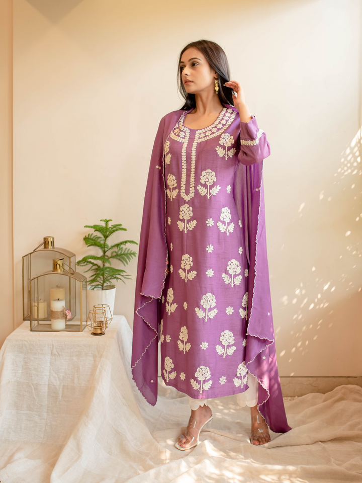 Lilac-&-White-Silk-Hand-Embroidered-Kurta-Set