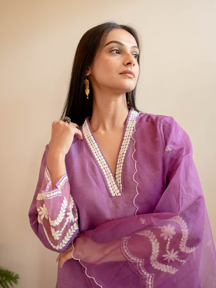 Lilac-&-White-Silk-Thread-Embroidered-Kurta-Set